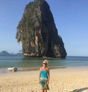 Lucinda Riley op Phra Nang Beach